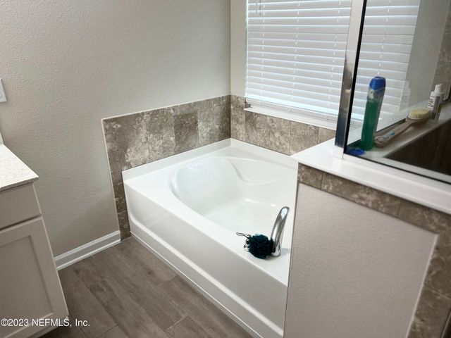 574 NORTHSIDE Drive S, Jacksonville, FL 32218