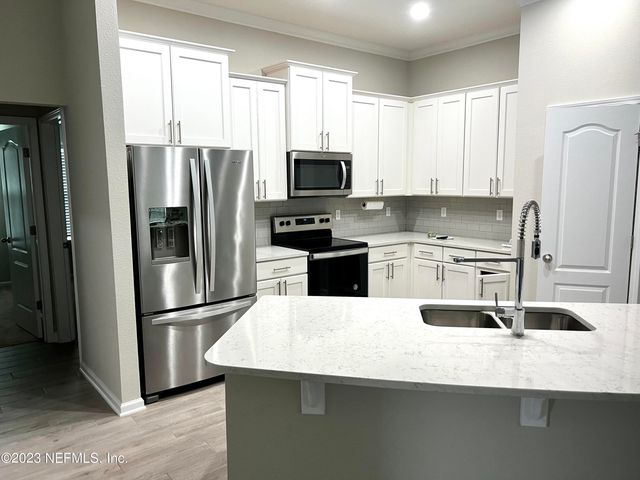 574 NORTHSIDE Drive S, Jacksonville, FL 32218