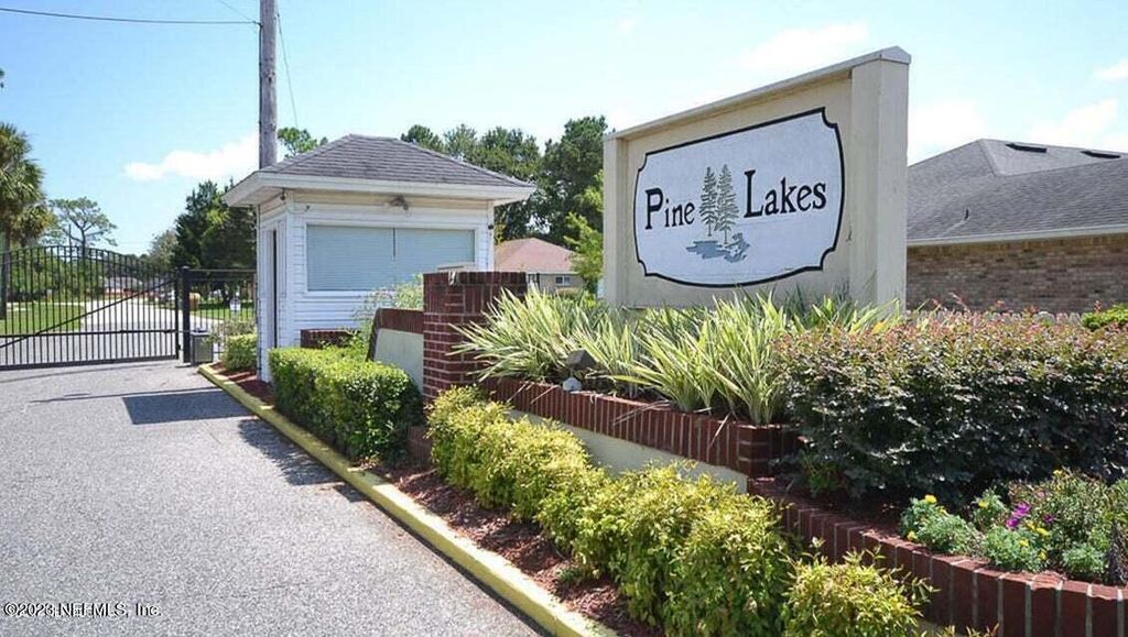 574 NORTHSIDE Drive S, Jacksonville, FL 32218