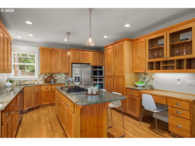 9325 Nw HOPEDALE Ct, Portland, OR 97229