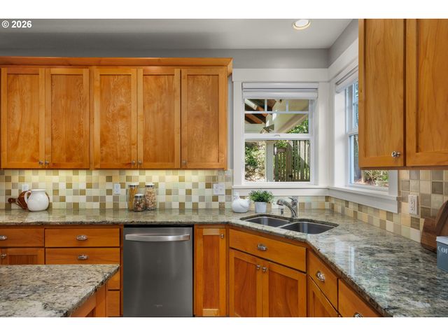 9325 Nw HOPEDALE Ct, Portland, OR 97229