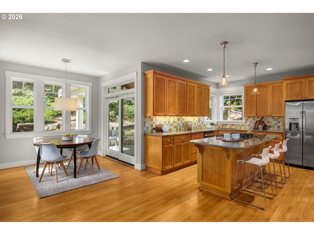 9325 Nw HOPEDALE Ct, Portland, OR 97229