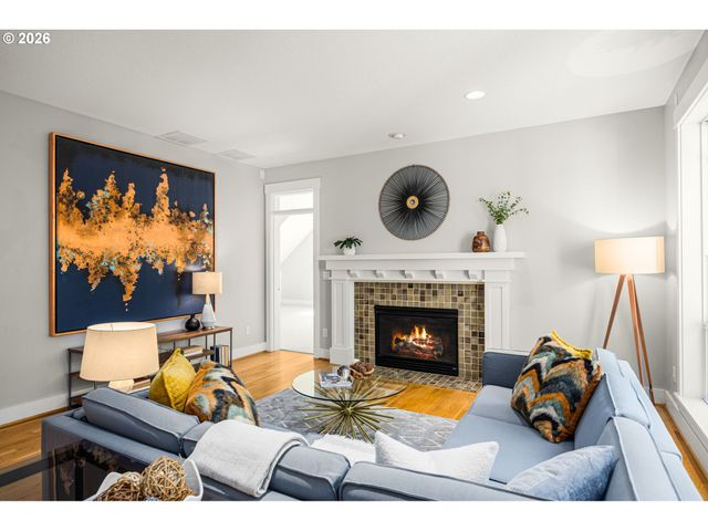 9325 Nw HOPEDALE Ct, Portland, OR 97229