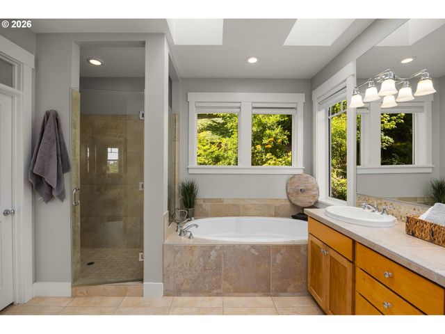 9325 Nw HOPEDALE Ct, Portland, OR 97229