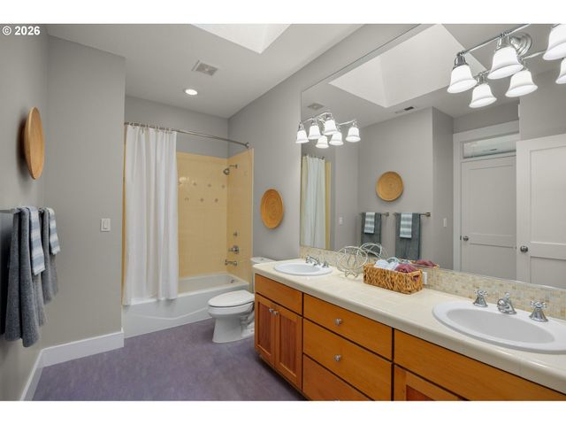 9325 Nw HOPEDALE Ct, Portland, OR 97229