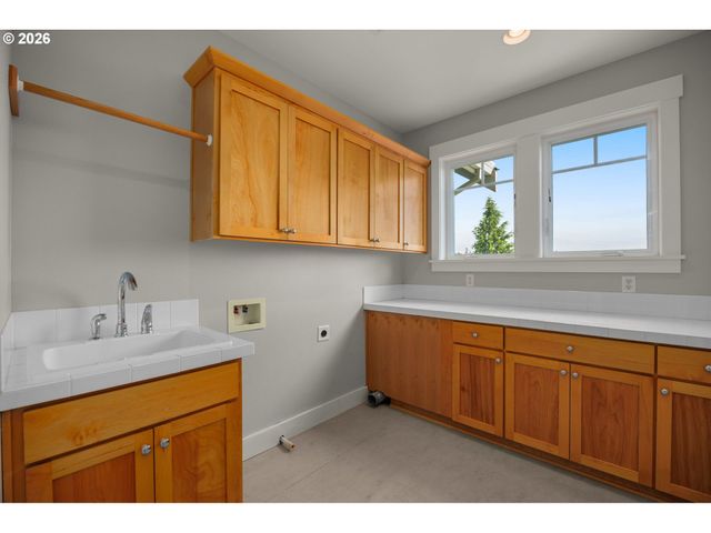 9325 Nw HOPEDALE Ct, Portland, OR 97229