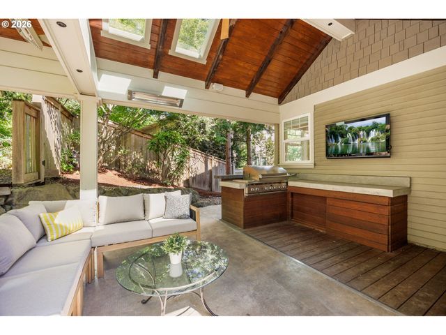9325 Nw HOPEDALE Ct, Portland, OR 97229