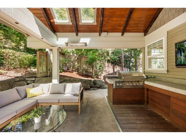 9325 Nw HOPEDALE Ct, Portland, OR 97229