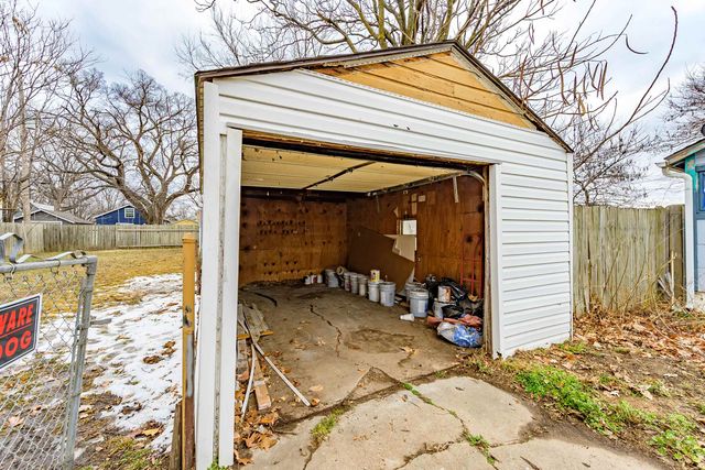 222 N Fern St, Wichita, KS 67203