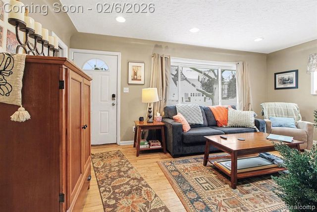 41890 E Ann Arbor Trail, Plymouth, MI 48170