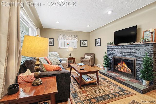 41890 E Ann Arbor Trail, Plymouth, MI 48170