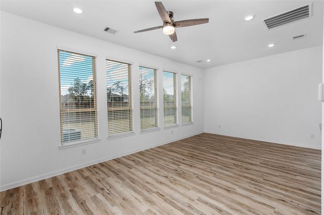 650 Aspen Falls Ct, Conroe, TX 77304
