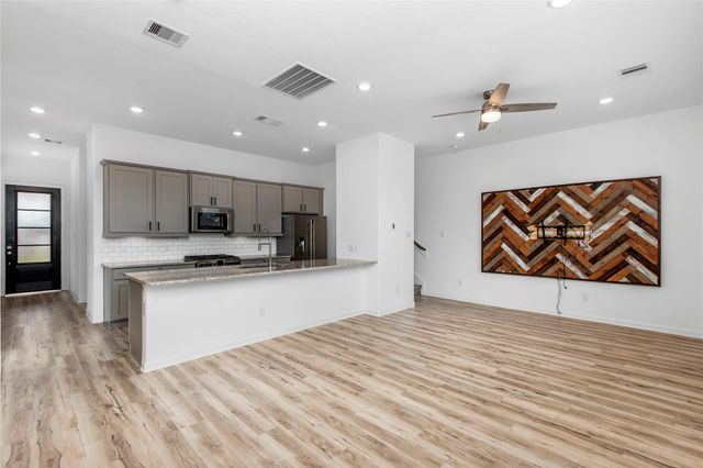 650 Aspen Falls Ct, Conroe, TX 77304
