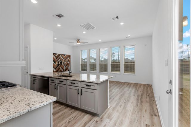 650 Aspen Falls Ct, Conroe, TX 77304