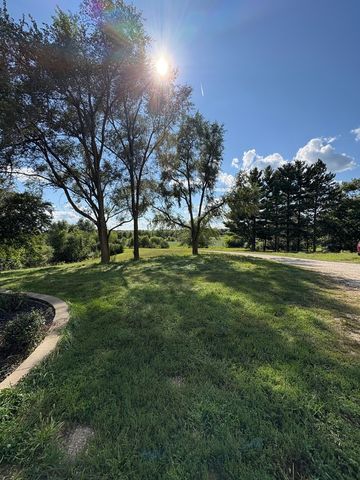 7822 N Pillow Hill Road N, Spring Grove, IL 60081