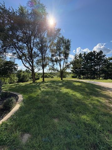 7822 N Pillow Hill Road N, Spring Grove, IL 60081