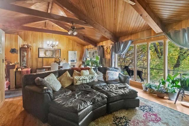 7822 N Pillow Hill Road N, Spring Grove, IL 60081