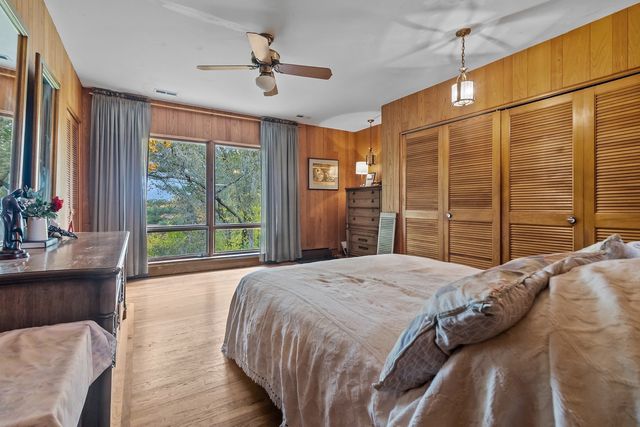 7822 N Pillow Hill Road N, Spring Grove, IL 60081