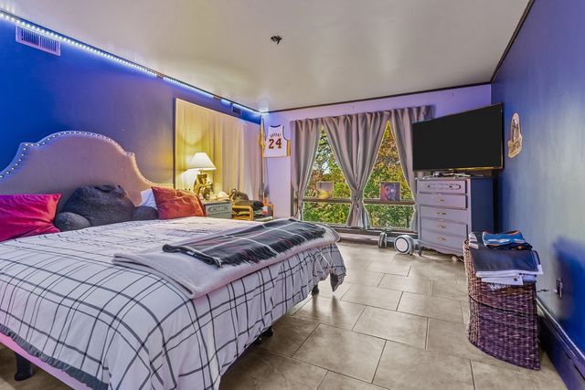 7822 N Pillow Hill Road N, Spring Grove, IL 60081