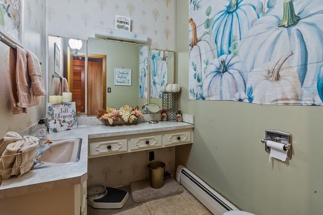 7822 N Pillow Hill Road N, Spring Grove, IL 60081