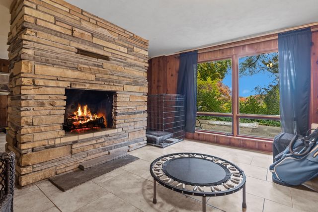 7822 N Pillow Hill Road N, Spring Grove, IL 60081