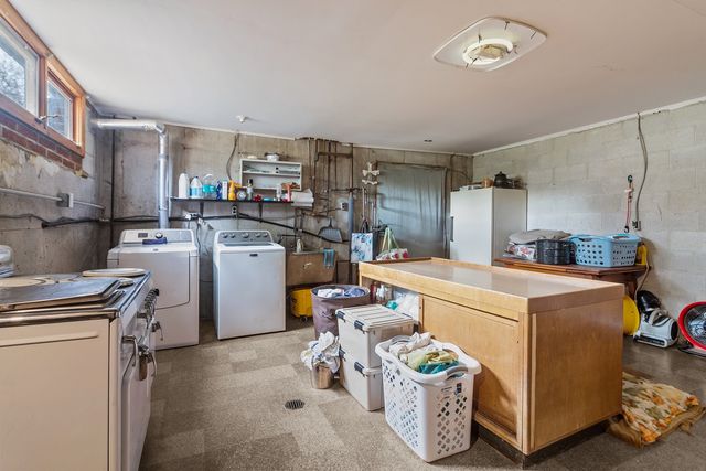 7822 N Pillow Hill Road N, Spring Grove, IL 60081