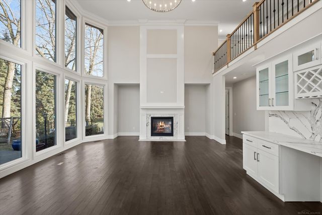 19790 Westchester Drive, Clinton Twp, MI 48038