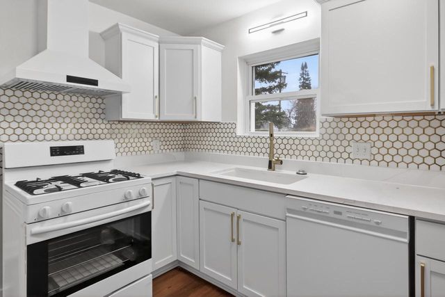 5940 N 72nd STREET, Milwaukee, WI 53218