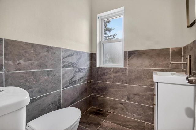 5940 N 72nd STREET, Milwaukee, WI 53218