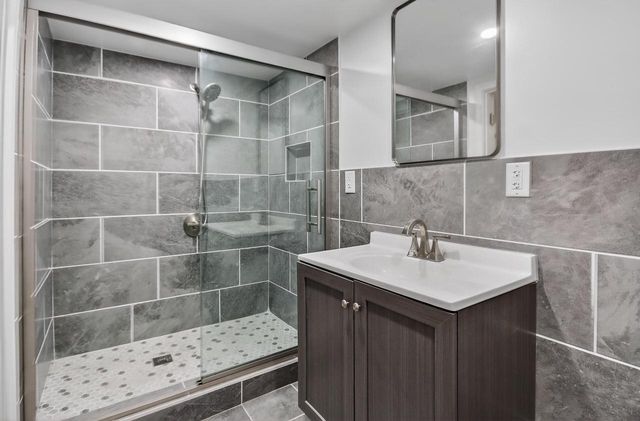 5940 N 72nd STREET, Milwaukee, WI 53218