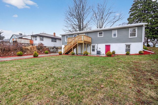 5940 N 72nd STREET, Milwaukee, WI 53218