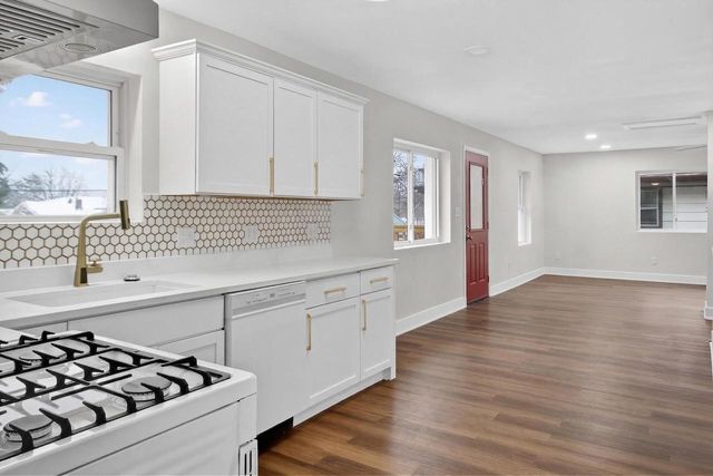 5940 N 72nd STREET, Milwaukee, WI 53218