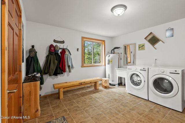 335 Tamarack Ln, Sagle, ID 83860