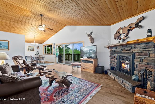 335 Tamarack Ln, Sagle, ID 83860