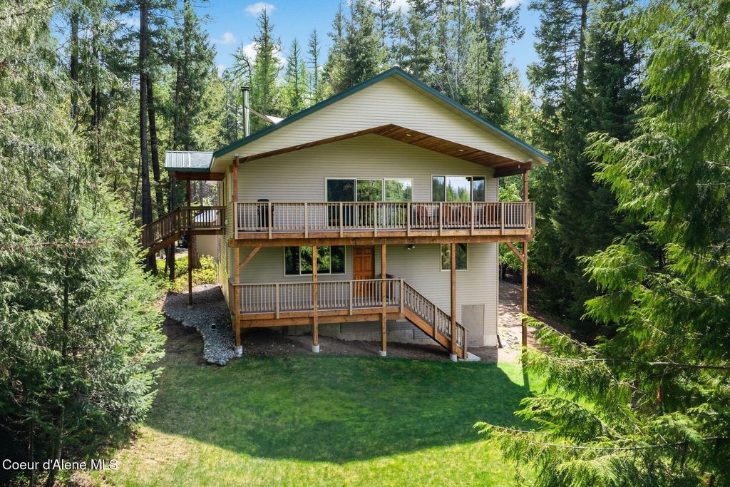 335 Tamarack Ln, Sagle, ID 83860