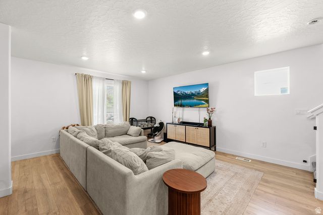 8608 W CORDERO DR, Magna, UT 84044