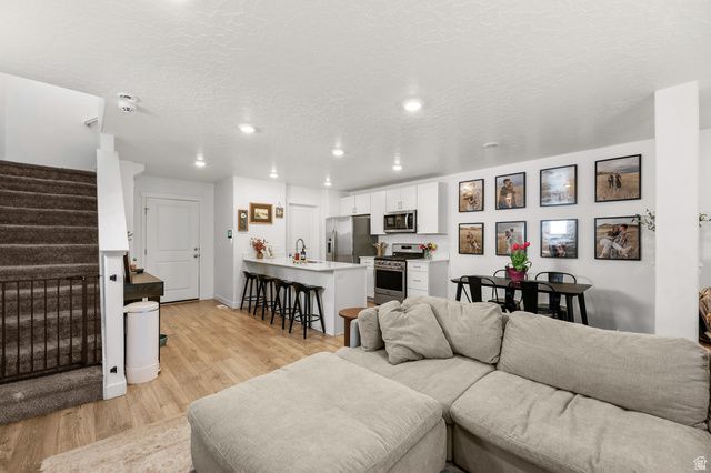 8608 W CORDERO DR, Magna, UT 84044