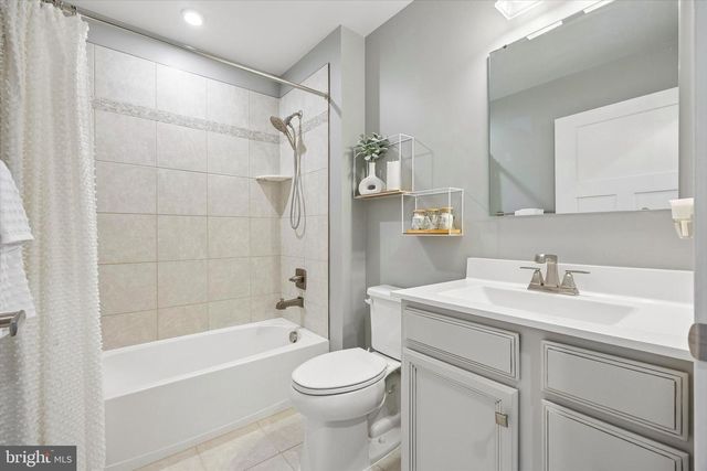 48 SENATORS WAY, Berlin, NJ 08009