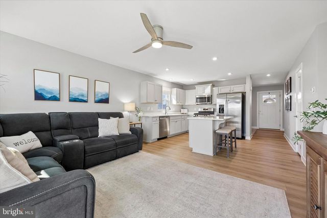 48 SENATORS WAY, Berlin, NJ 08009