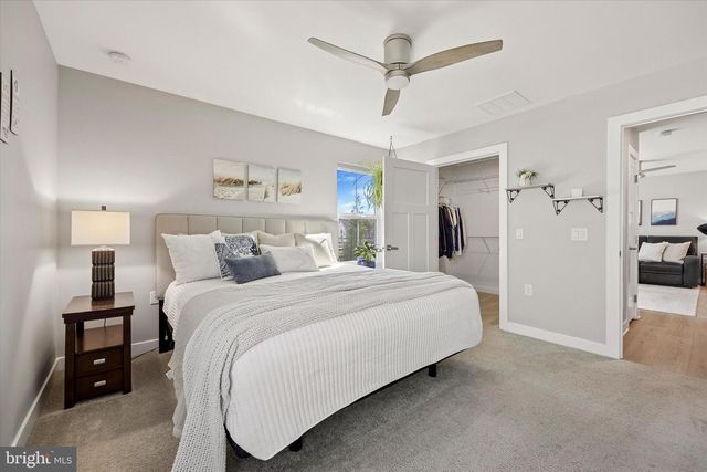 48 SENATORS WAY, Berlin, NJ 08009