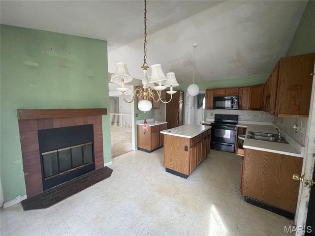 12 Scarlet Oak Court, Lake St Louis, MO 63367