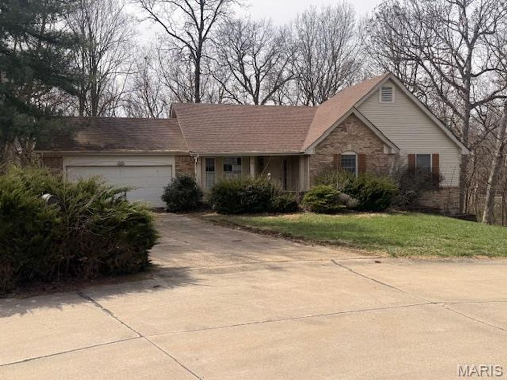 12 Scarlet Oak Court, Lake St Louis, MO 63367
