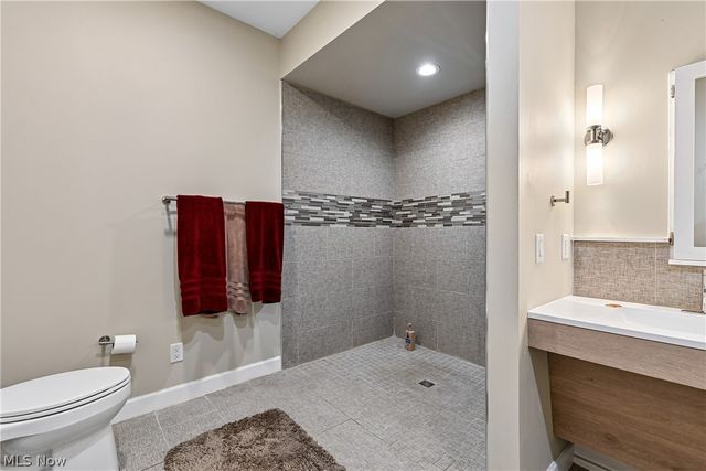 2660 S Medina Line Road, Wadsworth, OH 44281