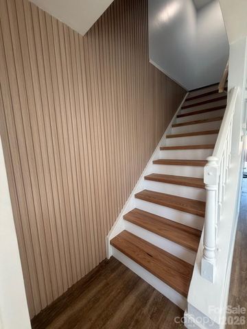 7539 Holly Grove Court, Charlotte, NC 28227