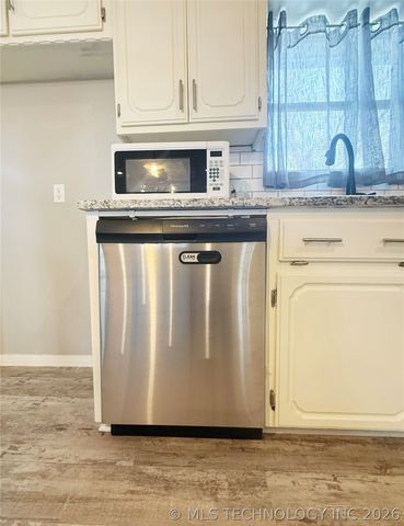 415 S 1st Street, Morris, OK 74445