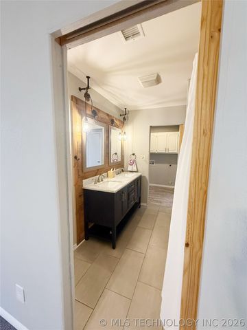 415 S 1st Street, Morris, OK 74445