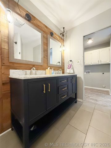 415 S 1st Street, Morris, OK 74445