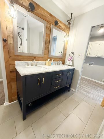 415 S 1st Street, Morris, OK 74445