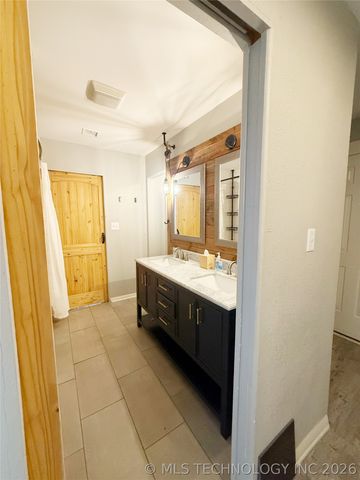 415 S 1st Street, Morris, OK 74445