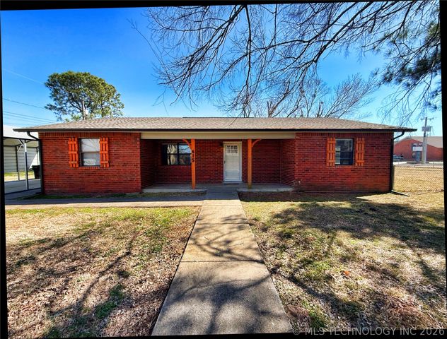 415 S 1st Street, Morris, OK 74445